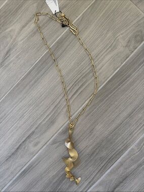 White House Black Market Gold Twisted Ribbon Pendant Link Chain Necklace